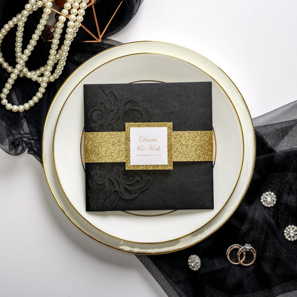 /1067215-2838-thickbox/black-and-gold-pocket-wedding-invitations-with-belly-band-ws048.jpg